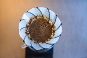 Dripper V60 Suiren 1-4 tazas color negro transparente