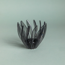 Cargar imagen en el visor de la galería, Dripper V60 Suiren 1-4 tazas color negro transparente