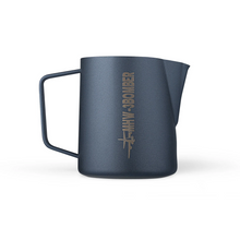 Cargar imagen en el visor de la galería, MHW-3BOMBER Jarra para Latte Art 5.0 Blue Pitcher - 700ml