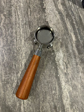 Cargar imagen en el visor de la galería, Portafiltro de madera para máquina De&#39;Longhi 51mm