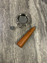 Cargar imagen en el visor de la galería, Portafiltro de madera para máquina De&#39;Longhi 51mm