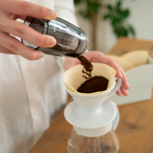 Cargar imagen en el visor de la galería, Molino mini slim PLUS Hario - molinillo de café